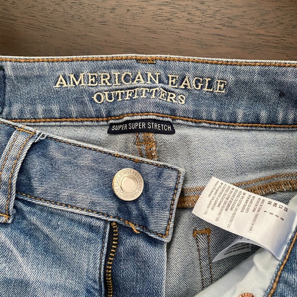 American Eagle Mid Length Shorts - Picture 4 of 4